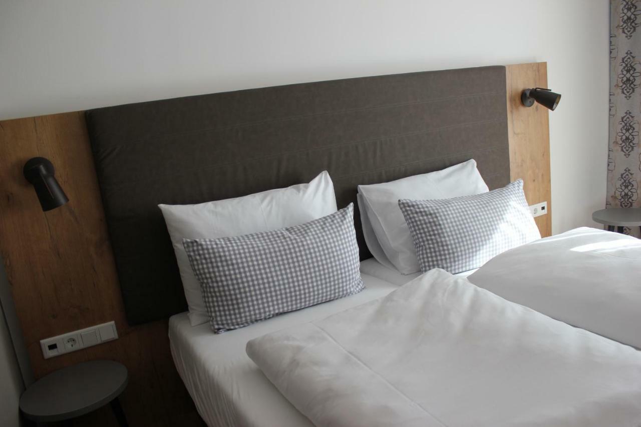 Hotel Brunnthal Bagian luar foto